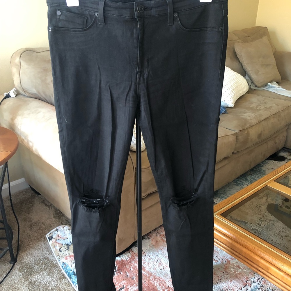 Hudson jean with rip in knees. Mid rise black